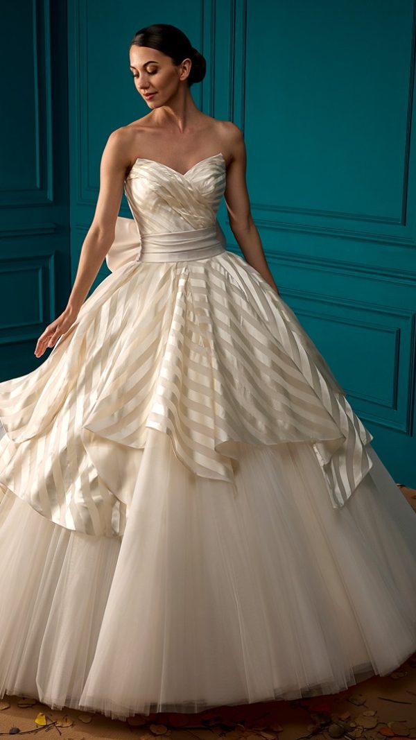 Look: Hazar Bow Dress